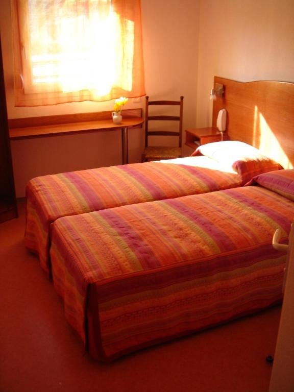 Hotel De L'Orb Bédarieux Room photo